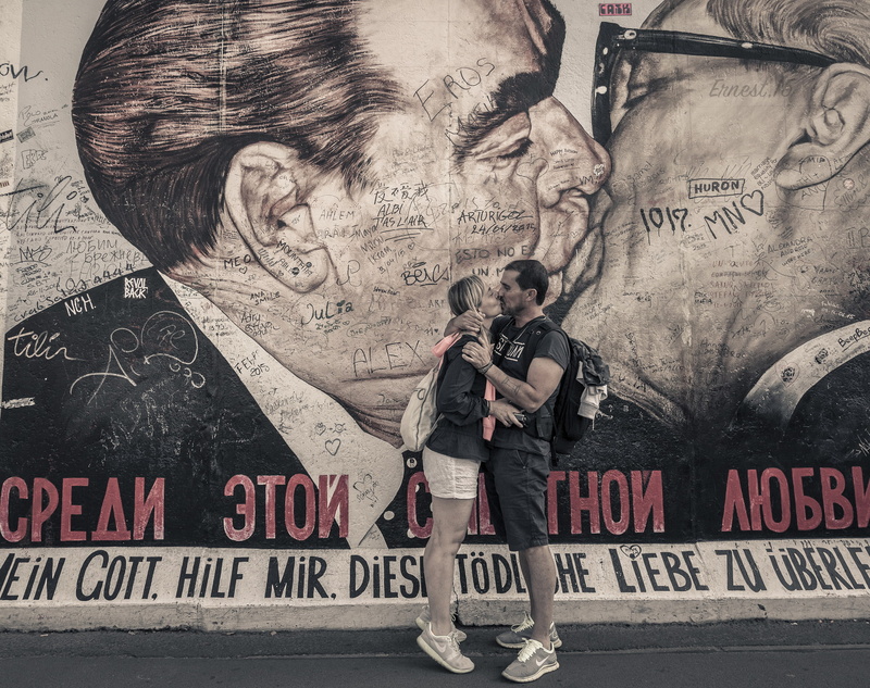 wall, male, woman, kiss, Leonid Brezhnev, figure, 1080P, love, Erich Honecker, autographs