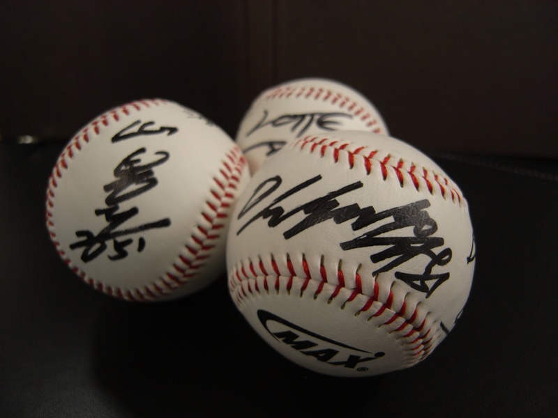 autographed ball, table, cod, kbo, food and drink, wood - material, heart shape, creativity, art and craft, baseball, black background, baseball - ball
