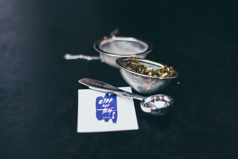 high angle view, still life, 5K, tea, table, coffee cup, injection, cup, label, jar, saucer, hot drink, food, western script, food and drink, drink, no people