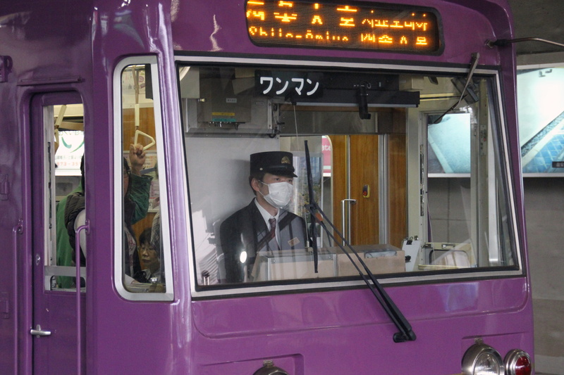 people, mode of transportation, window, driver, 5K, men, travel, adult, open, reflection, glass - material, japan, japanese, real people, architecture