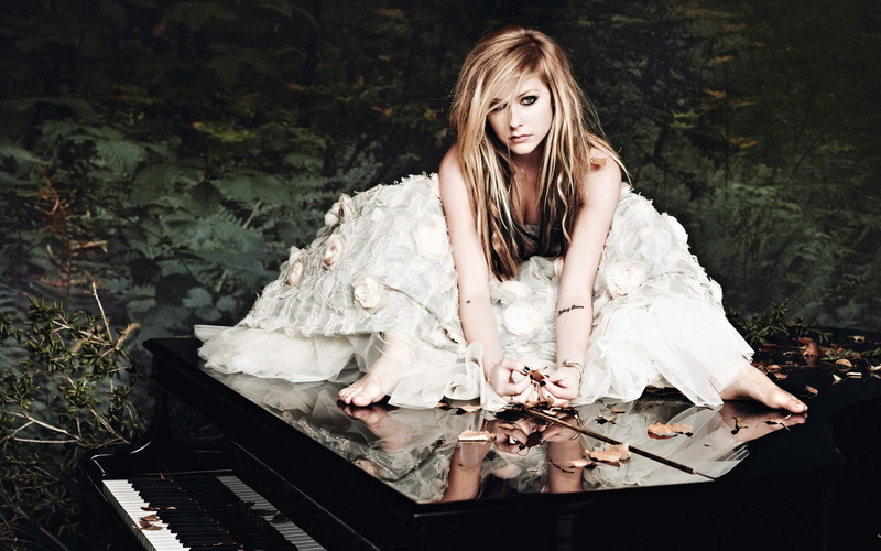 lavigne, piano, avril lavigne, avril, dress, girl, forest, 2K