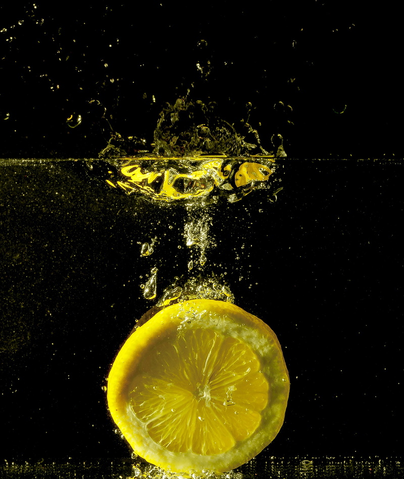food, slice, citrus fruit, fruit, no people, spray, drink, refreshment, yellow, close-up, lemon, splash, food and drink, wellbeing, 2K, water, freshness