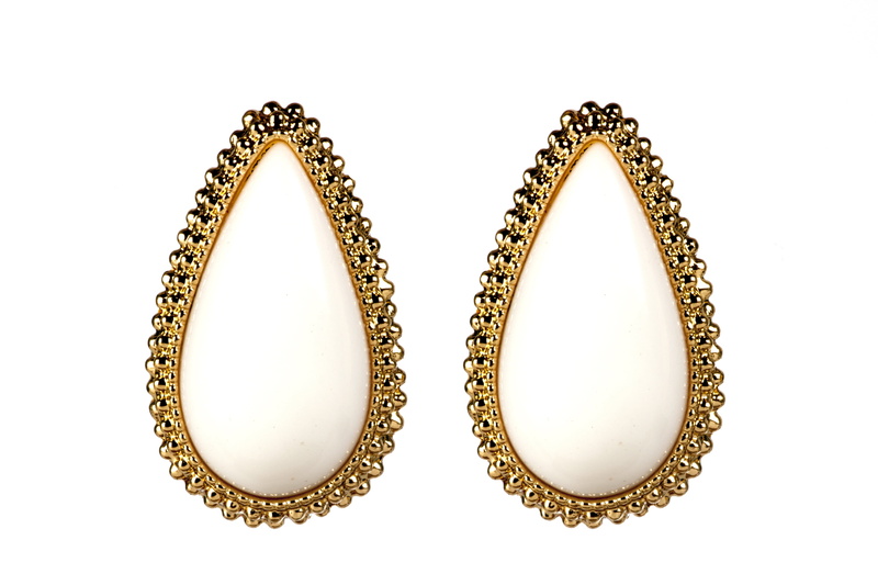 wealth, pair, circle, 4K, gold, pattern, close-up, colored, ornaments, expensive, earrings, no people, ornate, luxury, jewel, shape, studio shot, fashion