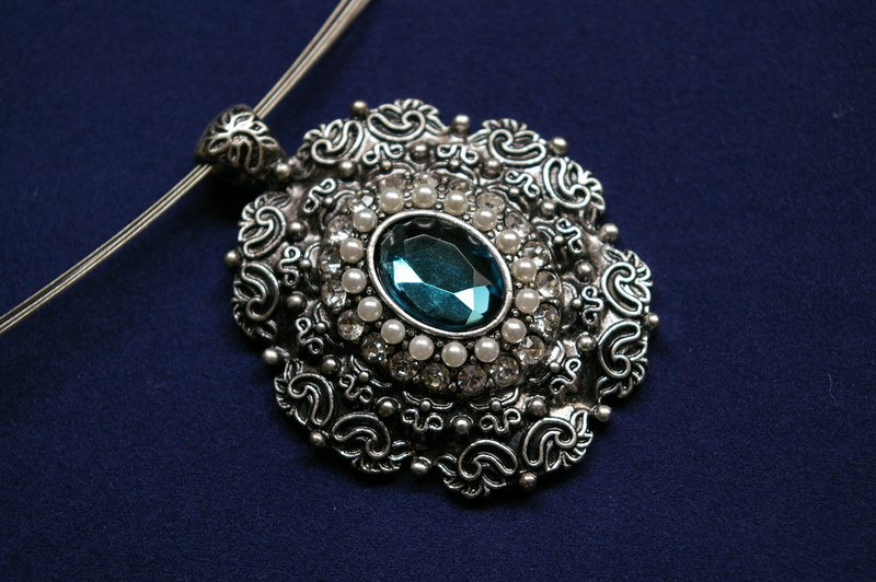 necklace, ornate, antique, woman, fashion jewelry, styling, colored, close-up, expense, precious gem, pendant, floral pattern, trailers, single object