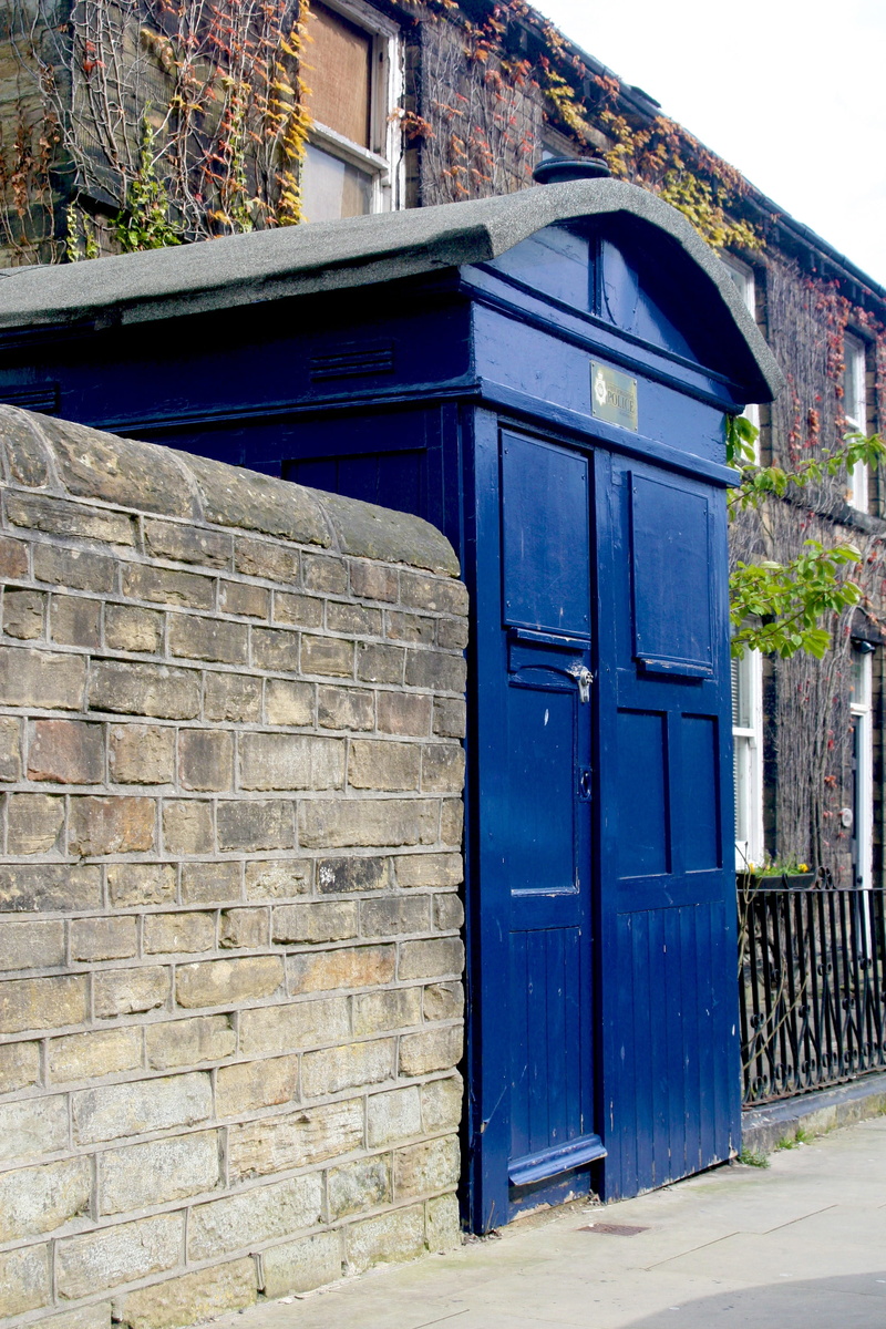 wall, residential district, law and order, house, copper, wood - material, street, nature, blue, doctor who, 2K, wall - building feature, secure, station