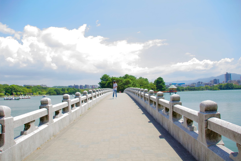 outdoors, beauty in nature, 5K, nature, diminishing perspective, fukuoka prefecture, day, direction, sunny, japan, the way forward, built structure, one person