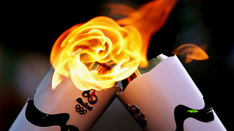 holding, motion, event, 1080P, close-up, burning, women, young adult, heat - temperature, adult, fire, flame, human body part, rio 2016, fire - natural phenomenon