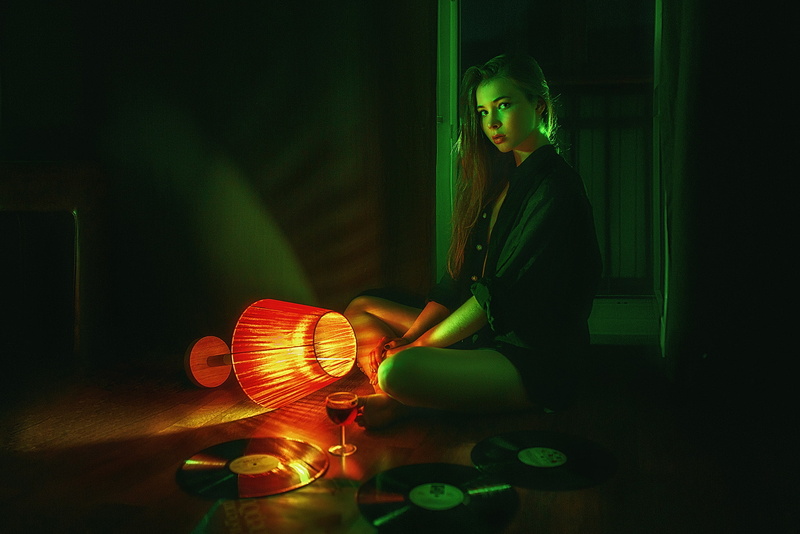 vinyl, fashion, adult, beauty, 1080P, dark, hairstyle, women, illuminated, night, lighting equipment, full length, contemplation, young women, indoors