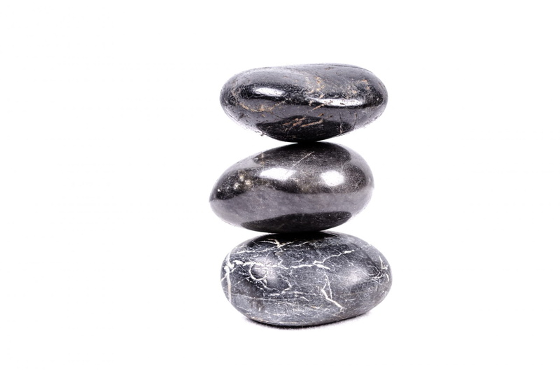 pebble, reflection, concept, indoors, stack, close-up, wellbeing, white background, black color, symbol, treatment, design, balance, spa, beginning, stone - object