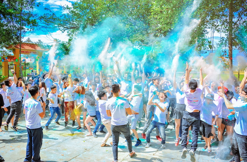 large group of people, lifestyles, motion, togetherness, music, men, festival, day, group of people, celebration, performance, daylight, fun, arms raised