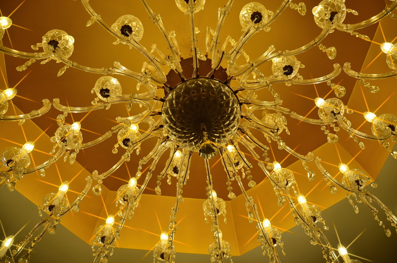 glitter, ceiling lamp, glass, full frame, gloss, luxury, low angle view, bulbs, circle, candlestick, lamp, lighting, 4K, pattern, yellow, chandelier, fragility