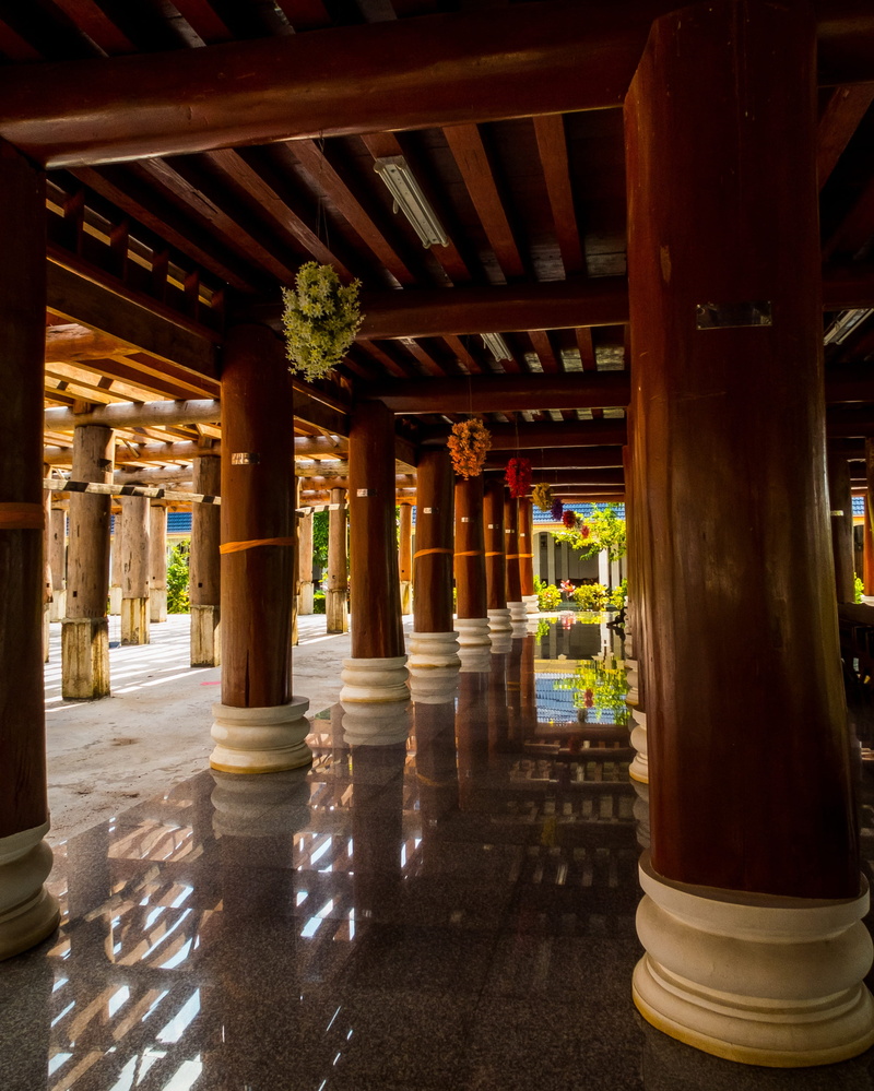 temple complex, day, 2K, courtyard, travel destinations, architectural column, place of worship, arcade, indoors, the past, shrine, temple hall, built structure