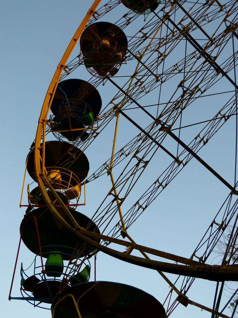 ferris wheel, amusement park ride, spinning, evening, leisure activity, nature, circle, metal, 4K, carousel, low angle view, clear sky, amusement park