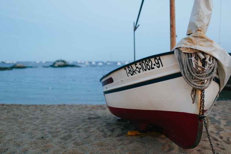 nautical vessel, sailboat, no people, focus on foreground, boat, day, passenger craft, sailing, clear sky, mode of transportation, 5K, rope, sea, outdoors