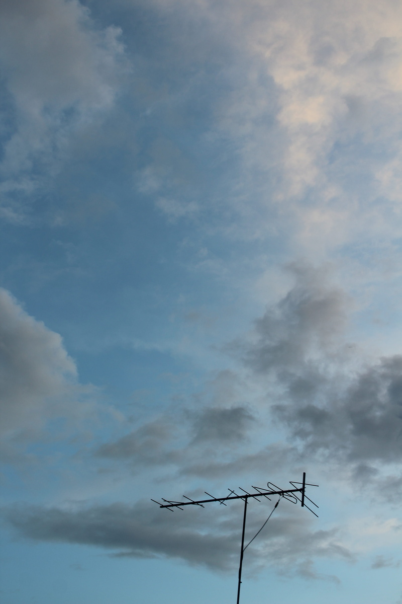 beauty in nature, no people, 5K, antenna - aerial, connection, antenna, communication, cloud - sky, television aerial, power supply, outdoors, sky, day
