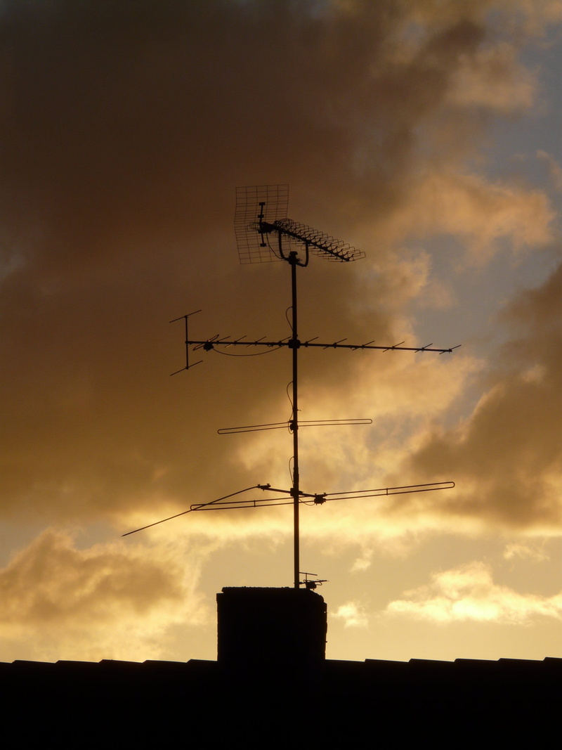communication, watch tv, antenna - aerial, technology, built structure, orange color, television aerial, transmitter, sunrise, sunset, silhouette, send