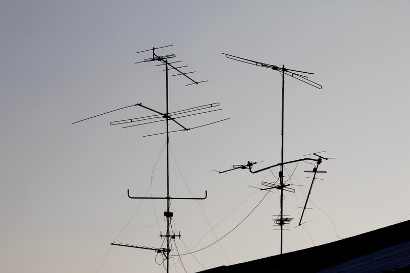 built structure, silhouette, radio, technology, electrical equipment, power supply, clear sky, television aerial, radio antenna, received on, 5K, broadcast