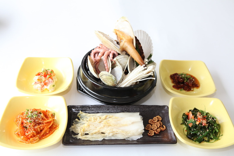 meal, crockery, food, gourmet, vertebrate, food and drink, variation, seafood, tray, geoduck, sushi, still life, lunch, ready-to-eat, animal, asian food