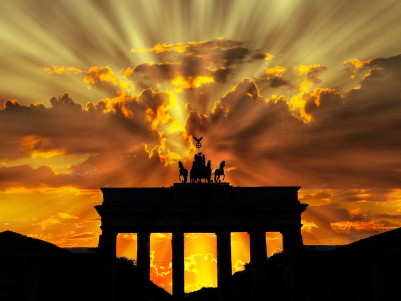 statue, clouds, built structure, sky, city gate, silhouette, sculpture, beauty in nature, sunrise, brandenburg gate, sunrays, architectural column, cloud - sky