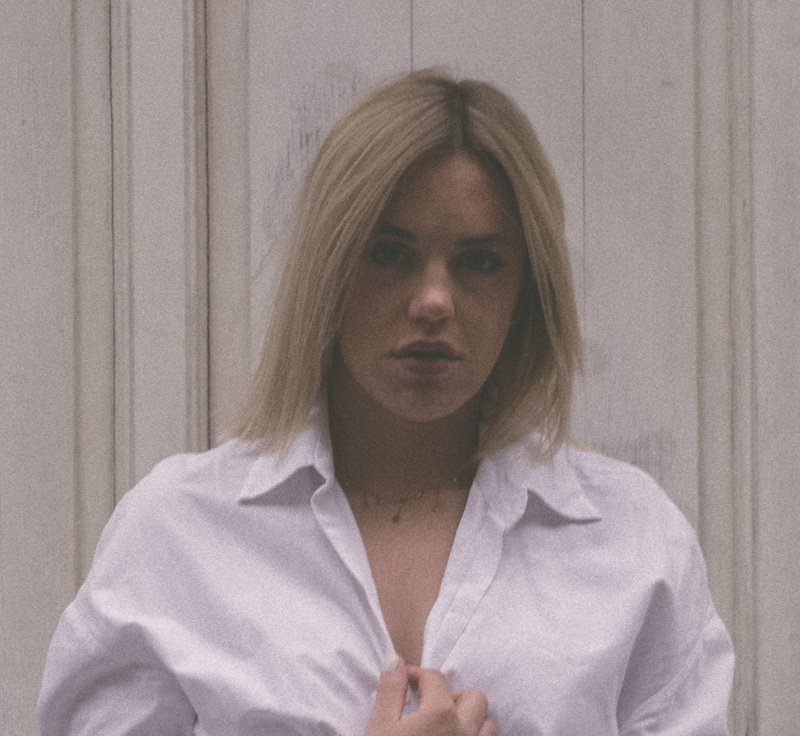 childhood, long hair, one person, 2K, headshot, linen, young adult, blouse, lifestyles, casual clothing, clothing, adult, teenage dream, contemplation