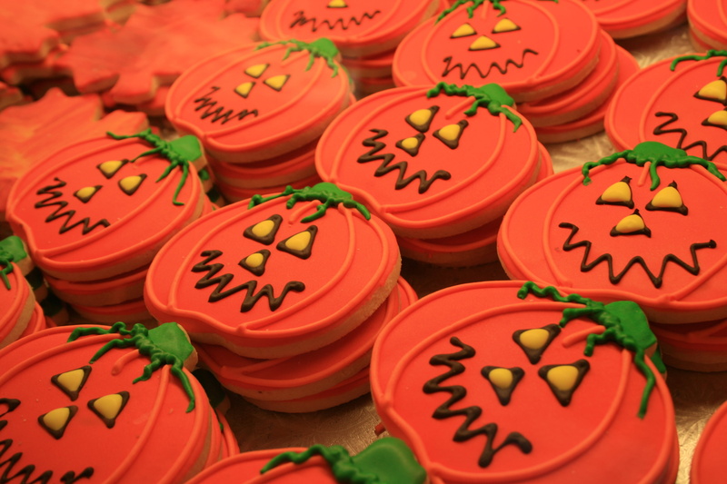 pumpkin, lantern, no people, non-western script, full frame, halloween pumpkins, communication, in a row, jack, large group of objects, autumn feeling