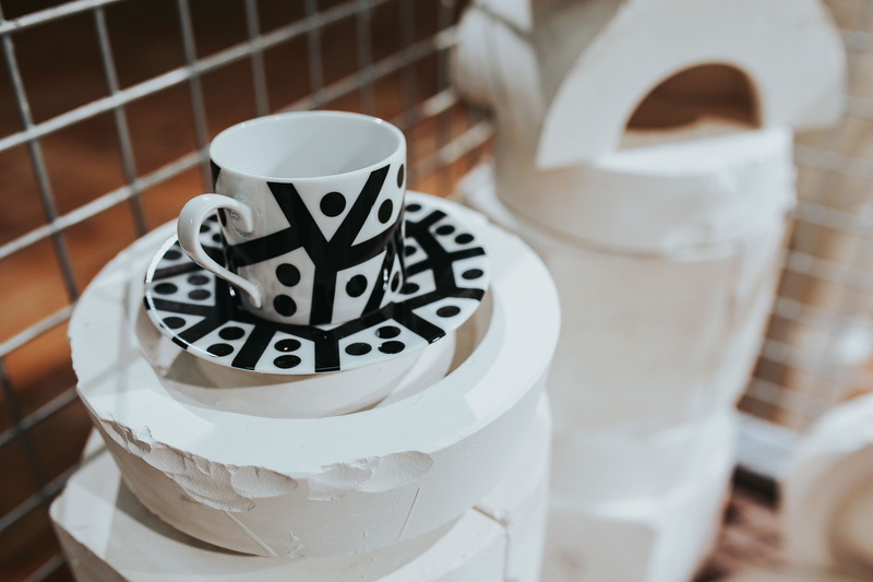 gallery, high angle view, no people, cup, coffee Cup, indoors, temptation, various, art, indulgence, unhealthy eating, cafe, food, still life, focus on foreground