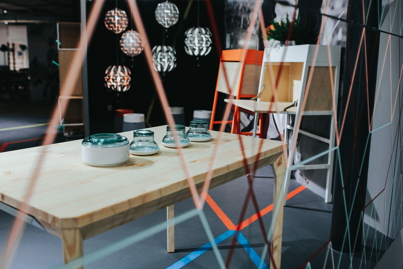 crockery, drink, indoors, household equipment, coffee cup, wood - material, installments, setting, coffee, 5K, absence, seat, installment, art, cafe, gallery