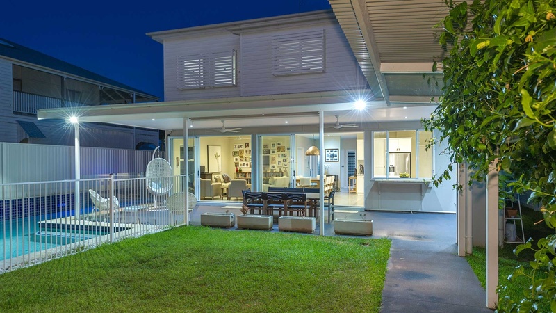 lighting equipment, modern, residential, home, grass, white, residential district, construction, deck, 1080P, wooden, building, plant, architecture, nature