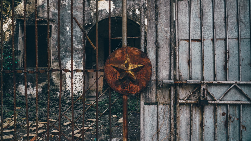 wood - material, day, close-up, barrier, window, no people, plant part, safety, outdoors, 8K, weathered, prison, iron, metal, steel, boundary, old, slate