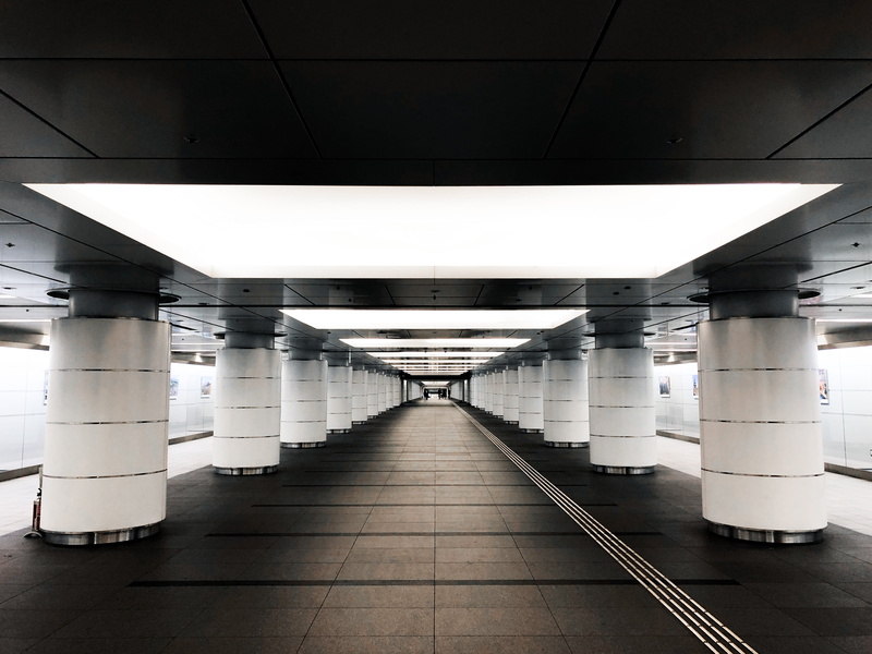 no people, light, public transportation, vehicle, station, subway, built structure, pillar, ceiling, architecture, footpath, underground walkway, connection