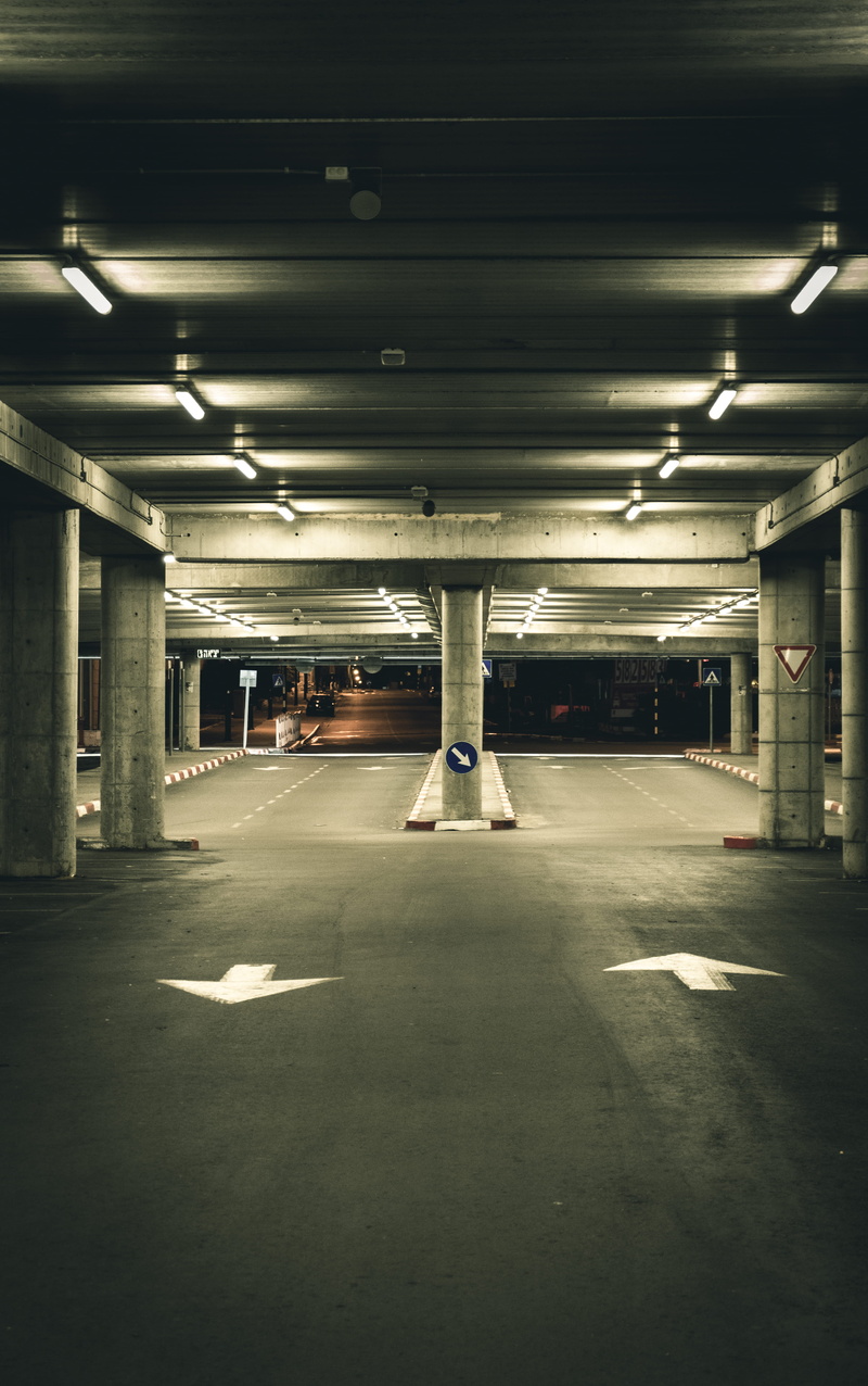 direction, long, empty, built structure, public transportation, ceiling, parking lot, 5K, subway, architectural column, transportation, basement, lighting equipment