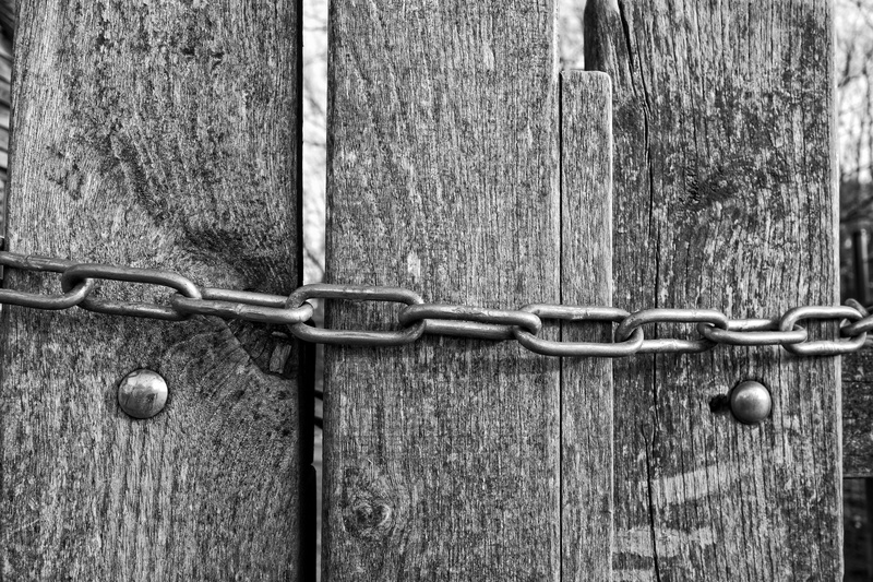 strength, tied up, security, barrier, close-up, no people, wooden fence, plank, wall - building feature, safety, rivet, 5K, boundary, chain, outdoors