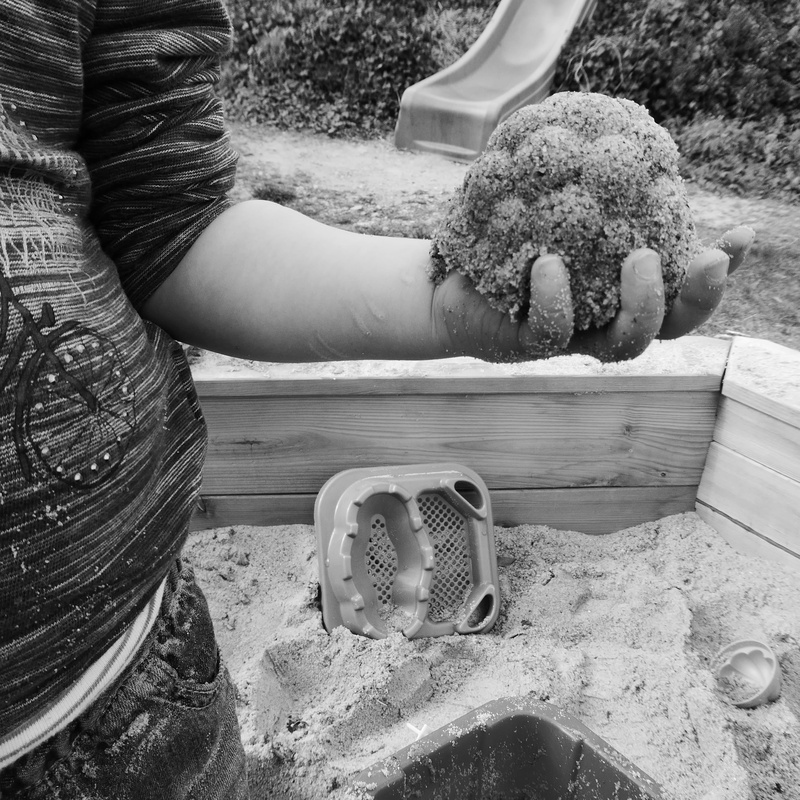 sitting, sand cake, garden, adult, one person, nature, playground, lifestyles, midsection, hand, beach, childrens, body part, real people, 2K, out, leisure activity