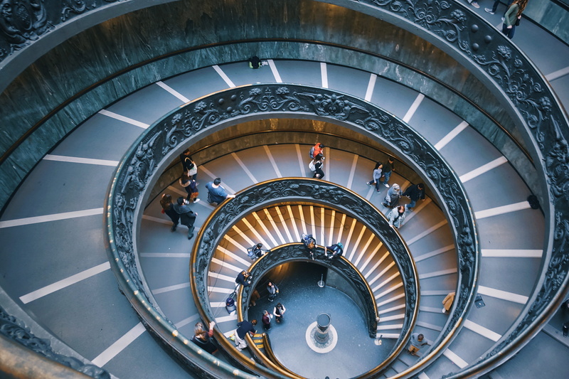 railing, spiral, women, museum, 5K, directly above, steps and staircases, indoors, real people, adult, architecture, spiral staircase, staircase, built structure