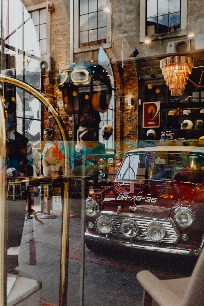 glass - material, transparent, quarter, people, city, lx factory, hipster, 5K, built structure, incidental people, real people, mode of transportation