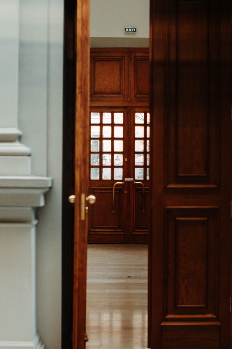 plant, stained wood, floor, handrail, no people, veins, banister, house, 5K, hardwood, handle, flooring, closed, light fixture, brown, open, corner, wood - material