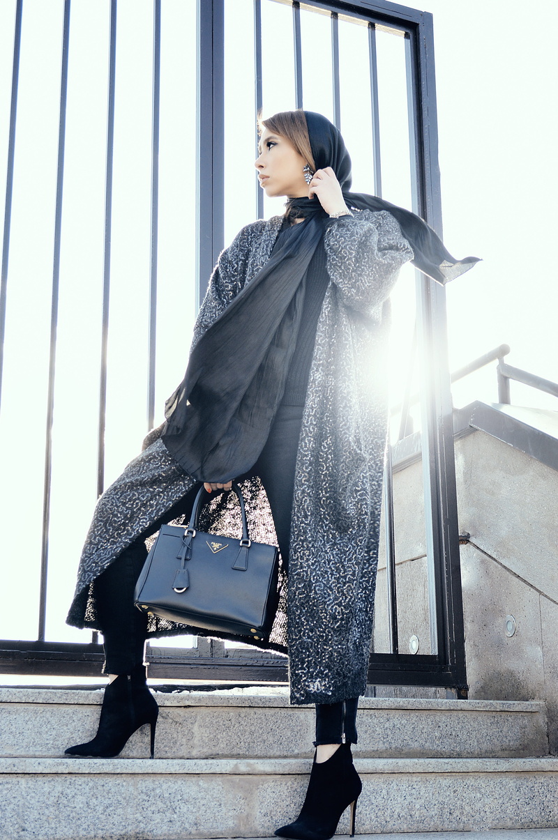 stairs, style, handrail, full length, real people, young women, human, standing, iran, lifestyles, fashion, daytime, outdoors, women, purse, black, accessories