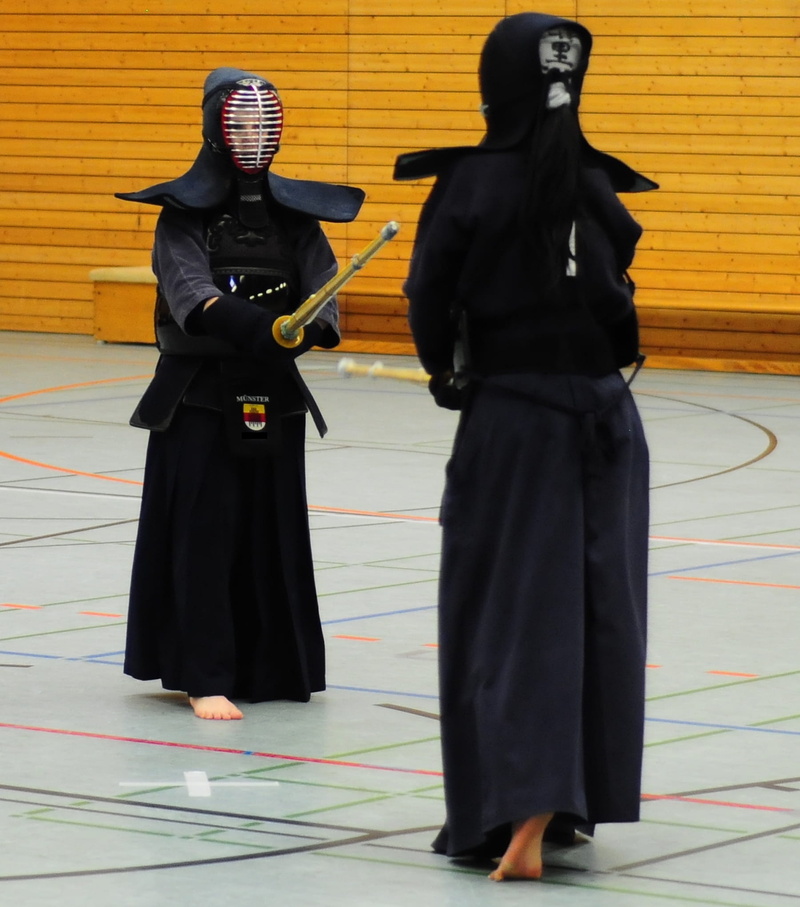 two, weapon, orange, protection, 1080P, wall, suits, people, standing, real people, two people, women, kendo, male likeness, black color, art and craft