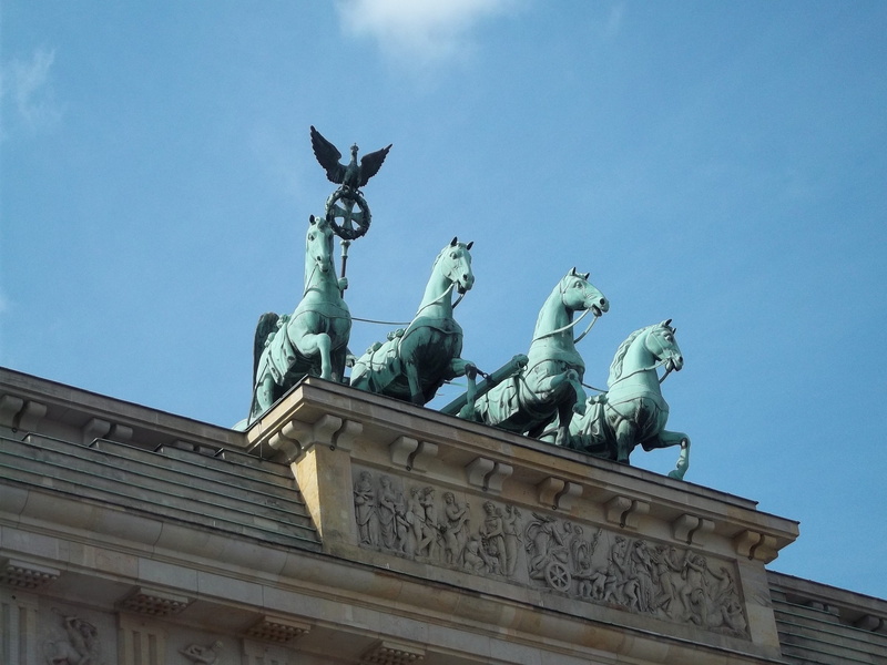 domestic animals, sculpture, art and craft, statue, craft, history, travel destinations, animal representation, Berlin, brandenburger tor, sky, Deutschland