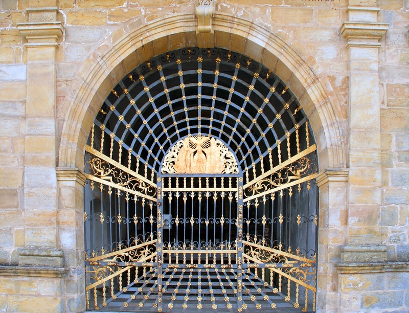 iron, arch, castle gate, painted, pattern, gate, the past, castle, building exterior, old, travel, low angle view, travel destinations, outdoors, 2K, metal