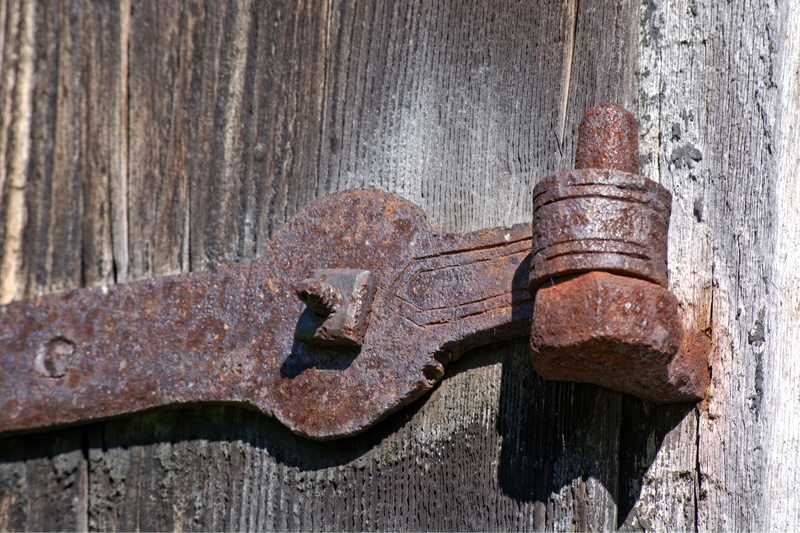 door hinge, deterioration, door, iron, corrosion, latch, craft, historically, antique, bolt, old, close-up, 5K, no people, wrought iron, fittings, entrance