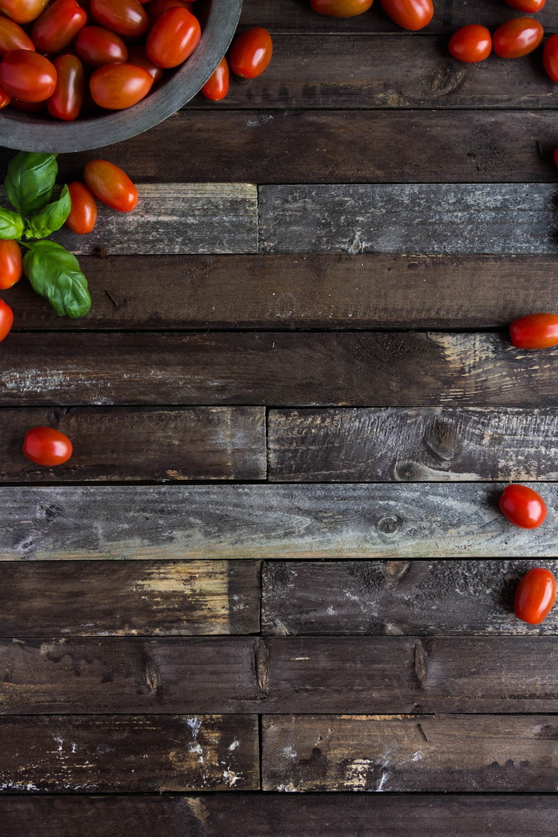 tomatoes, still life, freshness, red, large group of objects, wooden, oval, 1080P, food and drink, no people, wood, high angle view, healthy Eating, red chili pepper