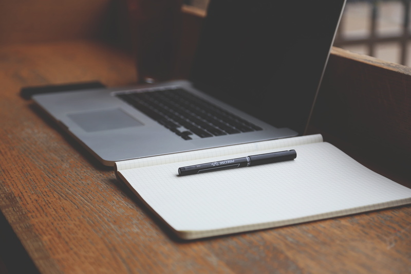 wood - material, plan, silicon valley, macbook, 5K, selective focus, no people, home office, notebooks, office, laptops, indoors, wireless technology