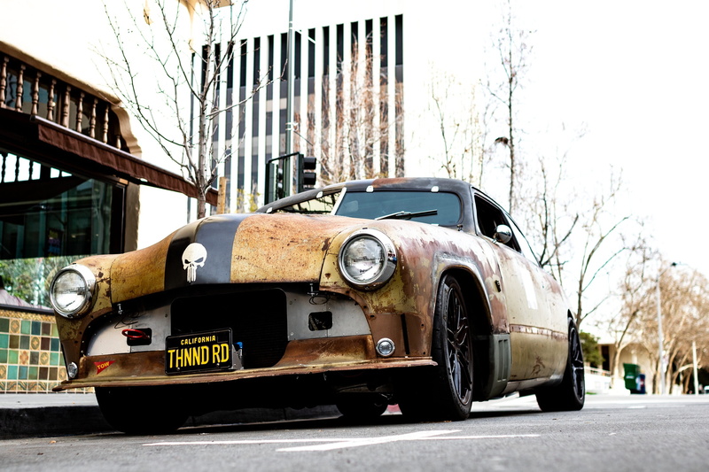 abandoned, street, silicon valley, city, no people, land vehicle, race car, 2K, wreck, outdoors, ruined, tree, motor vehicle, building exterior, built structure