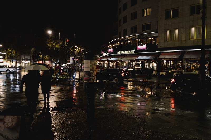 building, transportation, dark, reflection, building exterior, chaos, light, 5K, rain, city, wet, city life, time, group of people, germany, architecture