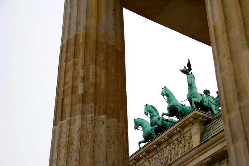5K, architecture, nature, travel destinations, statue, sculpture, goal, brandenburg, representation, architectural column, quadriga, columnar, male likeness
