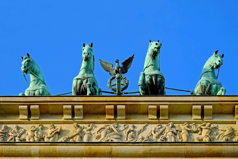 human representation, mammal, built structure, goal, statue, 4K, sky, day, blue, berlin, brandenburg gate, city, draft animals, sculpture, clear sky, animal wildlife