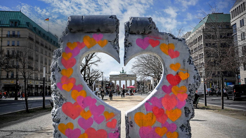 heart, Berlin, 1080P, Brandenburg gate, installation, Germany