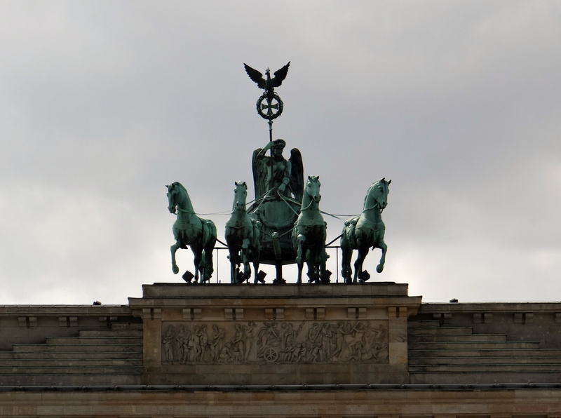 no people, art and craft, horse, dusk, outdoors, representation, architecture, monument, berlin, human representation, brandenburg gate, mammal, building