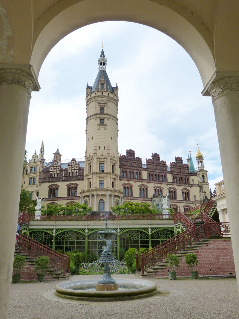 castle park, the past, built structure, arch, nature, architectural column, tourism, city, historically, travel, tower, schwerin, courtyard, building exterior